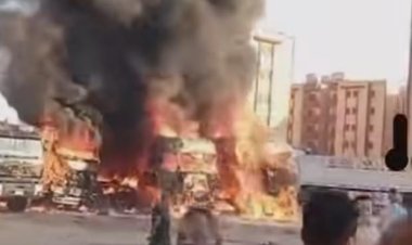 اندلاع حريق في 4 سيارات نقل بجراج خلف مستشفى القرين بالشرقية