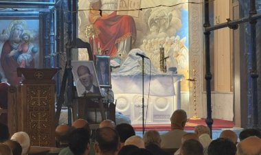 أسرة الفنان الراحل لطفي لبيب تقيم قداس الأربعين في مصر الجديدة