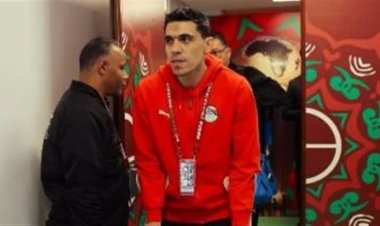 محمد حمدي يعود للقاهرة بعد نجاح جراحة الرباط الصليبي