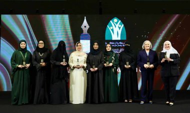 جواهر القاسمي تكرم الفائزات بجائزة الشارقة لإبداعات المرأة الخليجية