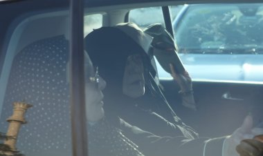 الحزن يخيم على زوجته شمس البارودي.. «لقطات» من جنازة الفنان الراحل حسن يوسف