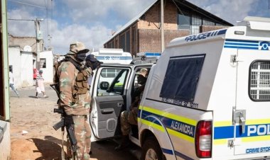 موت 9 أعضاء من الحزب الحاكم في انقلاب حافله في جنوب إفريقيا