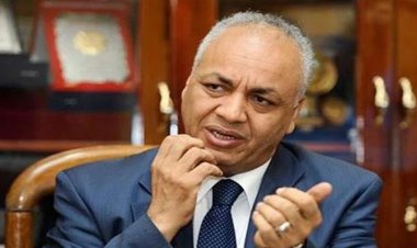 مصطفى بكري عن الرئيس السيسي: عاش وسطنا واتربى في منطقة شعبية.. ولو طلبتوا عينيا أديهالكم