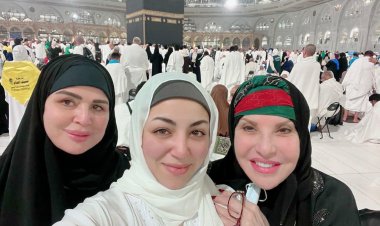 بعد حضورها حفل joy awards.. إلهام شاهين تؤدي مناسك العمرة رفقة ابنة شقيقتها وهالة سرحان