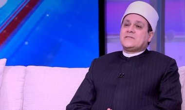 مظهر شاهين يسخر من صراع «رقم واحد» بين نجوم الدراما