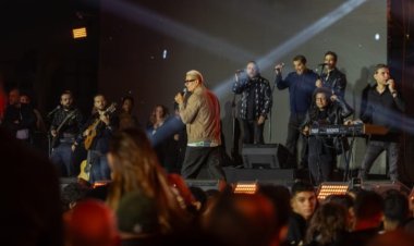 عمرو دياب يؤكد على استمرار التعاون مع انغامي 