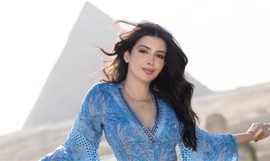 سارة بركة تخطف الأنظار بجلسة تصوير ساحرة أمام الأهرامات