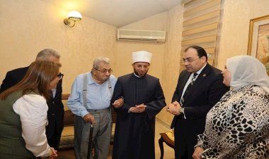 وزير الأوقاف يلتقي الفنان فاروق فلوكس في دار الأوبرا