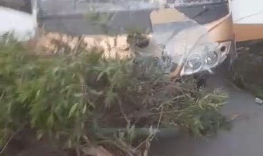 تصادم مروع بين أتوبيس ينقل طلاب مدرسة خاصة مع سيارة ملاكي فى التجمع الأول 