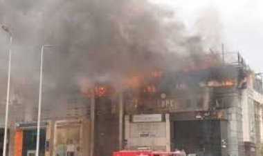 السيطرة على حريق محلات داخل مول فى الجمالية