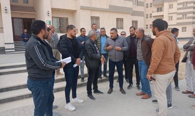 وزير الإسكان يتابع سير العمل بمشروعات المرافق والطرق بـ 5 مدن جديدة