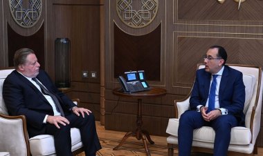 رئيس الوزراء يلتقى محافظ البنك المركزى لمتابعة عدد من الملفات