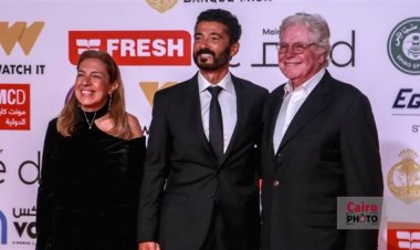 نجوم الفن يتألقون على ريد كاربت فيلم "المهاجر" للنجم خالد النبوي بمهرجان القاهرة السينمائي