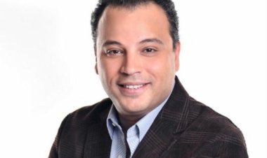 الفنان تامر عبد المنعم يتفوق على نفسه بتجسيد شخصية الزعيم عادل إمام فى نوستالجيا 80/ 90 على مسرح البالون