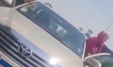 فادية عبد الغني تنفعل على سائق سيارة وتوجه له الشتائم:  "هسجنك يا كلب"