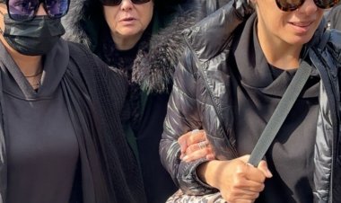 الحزن يسيطر على الفنانة شيرين خلال تشييع جنازة شقيقها من مسجد السيدة نفيسة