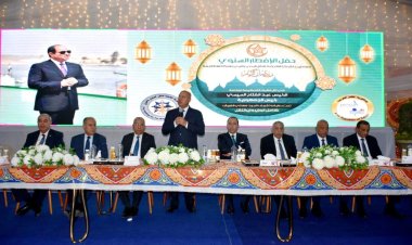 وزير النقل يلتقي العاملين بالشركة القابضة للنقل البحري والبري وشركاتها التابعة