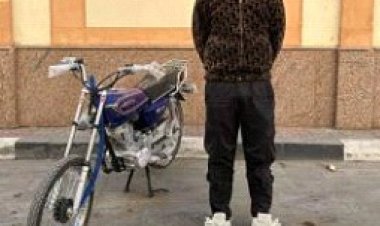 القبض على المتهمين بأداء حركات استعراضية بدراجة نارية فى عين شمس 