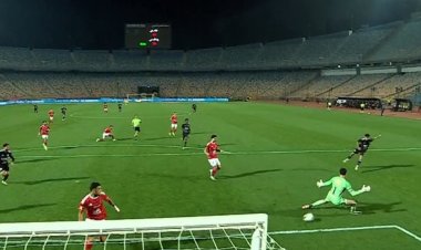 الأهلي يتعادل بصعوبة مع زد ويشعل صراع قمة الدوري