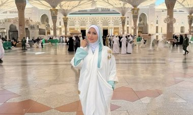 "يا رب السلام للجميع".. نسرين طافش بالحجاب من داخل المسجد النبوي