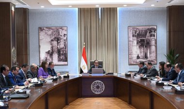 رئيس الوزراء يتابع موقف برنامج الطروحات الحكومية