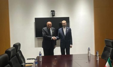 وزير الخارجية يلتقي نظيره الإيراني على هامش القمة الإسلامية ببانجول