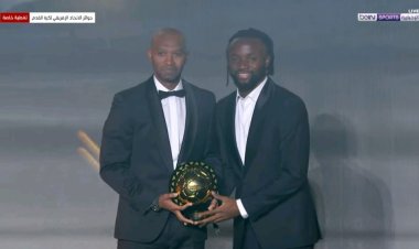 فيستون ماييلي يفوز بجائزة أفضل لاعب محلي في إفريقيا 2025