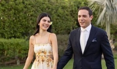 "الوسامة وراثة من جده"..ظهور لافت لحفيد أحمد رمزي في حفل زفافه برفقة الدته