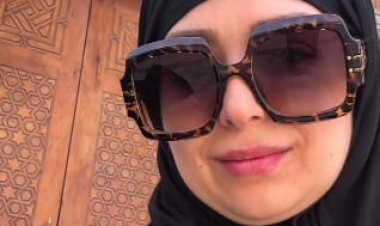 هبة مجدي تشارك صورًا لها من مسجد السيدة نفيسة: يوم جميل