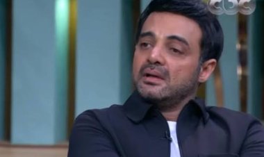 السيناريست عمرو محمود ياسين ينتقد الشامتين في وفاة قس الإكوادور