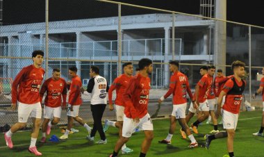 استعدادا لبطولة آسيا .. المنتخب الأوليمبي «كامل العدد» فى أول مران بالسعودية