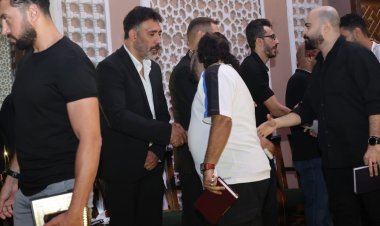 بالصور.. عمرو مصطفى ورامي صبري  في عزاء الشاعر أحمد علي موسى بمسجد الشرطه أكتوبر