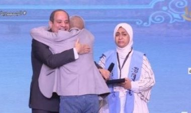 الرئيس السيسي يكرم عدد من الأمهات المثاليات ومنحهن وسام الكمال