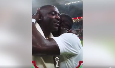 ساديو ماني والفنان السنغالي الأمريكي Akon في لقاء ودي بعد تأهل السنغال لنصف نهائي أمم إفريقيا