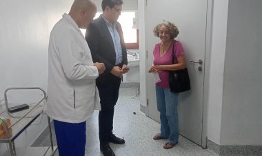 وزير الثقافة يزور الكاتب الكبير صنع الله إبراهيم بعد نقله إلى معهد ناصر للاطمئنان على صحته