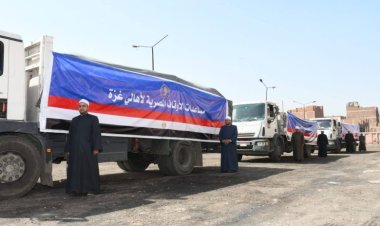 «الأوقاف» تُسلم 20 طن مساعدات غذائية للهلال الأحمر لتسليمها إلى غزة