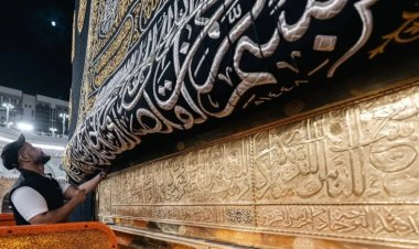 الحرم المكي يستعد لمراسم غسل الكعبة المشرفة بماء زمزم الممزوج بالورد