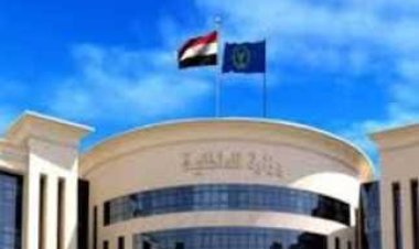 كشف حقيقة مقطع فيديو لشخص صيني يزعم طلب رجل شرطة أموال منه بمطار القاهرة