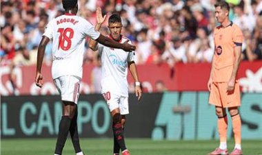 إشبيلية يفوز على برشلونة برباعية في الدوري الإسباني