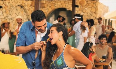 أحمد عز يثير الجدل بصور رومانسية مع يارا السكري.. فما القصة؟