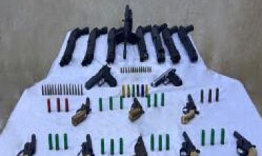 مصرع عنصر إجرامي شديد الخطورة وضبط بؤر لتجارة المخدرات والأسلحة بعد مداهمات أمنية