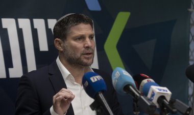 وزير مالية الاحتلال: المبادرة المصرية خنوع إسرائيلى وانتصار كارثى لـ حماس