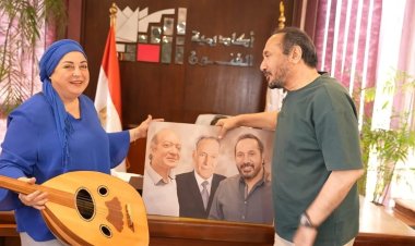 علي الحجار يهدي متحف أكاديمية الفنون للموسيقى مقتنيات من أرشيفه الخاص