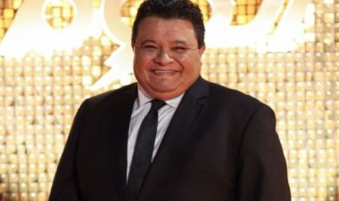 خالد جلال يدعم منى زكي بعد أزمة فيلم "الست": “مين بيشكك في نجوم مصر؟”