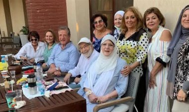 على أنغام عمرو دياب.. شمس البارودي تستعيد ذكريات حسن يوسف بصورة عائلية مؤثرة