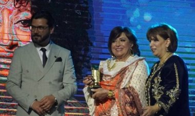 حنان مطاوع تحتفي بتكريم والدتها سهير المرشدي في مهرجان عنابة بالجزائر