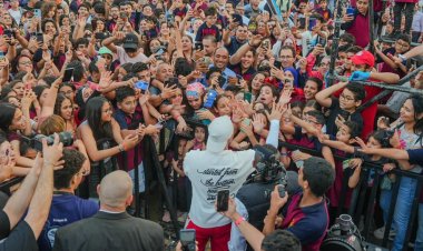 تامر حسني يعلق على حفله الأخير في إحدى المدارس وحب الأطفال له