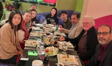 مهرجان القاهرة السينمائي يوضح حقيقة صورة حسين فهمي مع وفد مهرجان شنغهاي