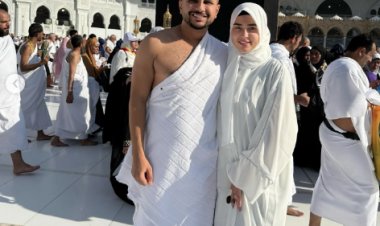 بداية جديدة.. علي غزلان وفرح شعبان يؤديان العمرة بعد عودتهما
