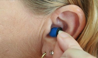 مرض نادر يجعل أم غير قادرة على تحمل ضحكات أطفالها